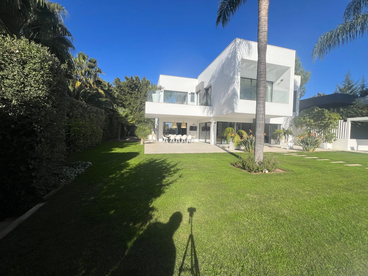 6 Bedroom Villa for Sale in Nagüeles — view 18