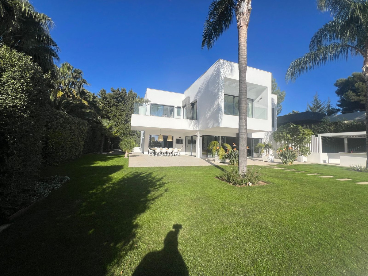 6 Bedroom Villa for Sale in Nagüeles — view 19