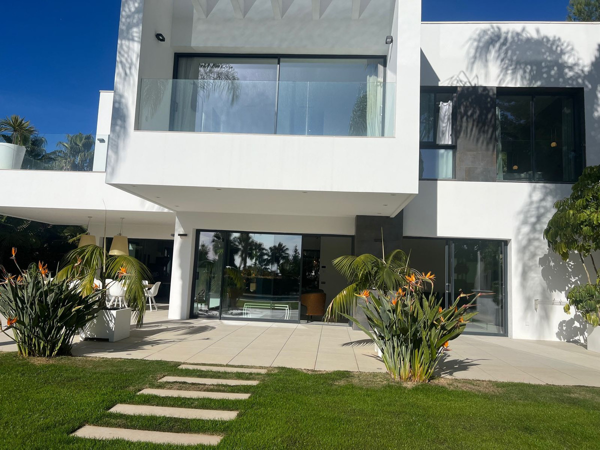 6 Bedroom Villa for Sale in Nagüeles — 3