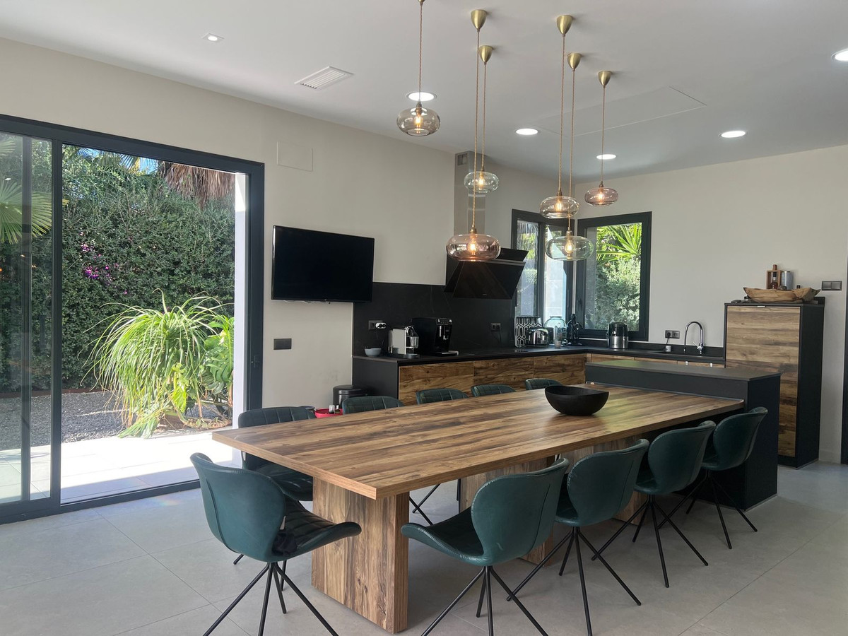 6 Bedroom Villa for Sale in Nagüeles — 4