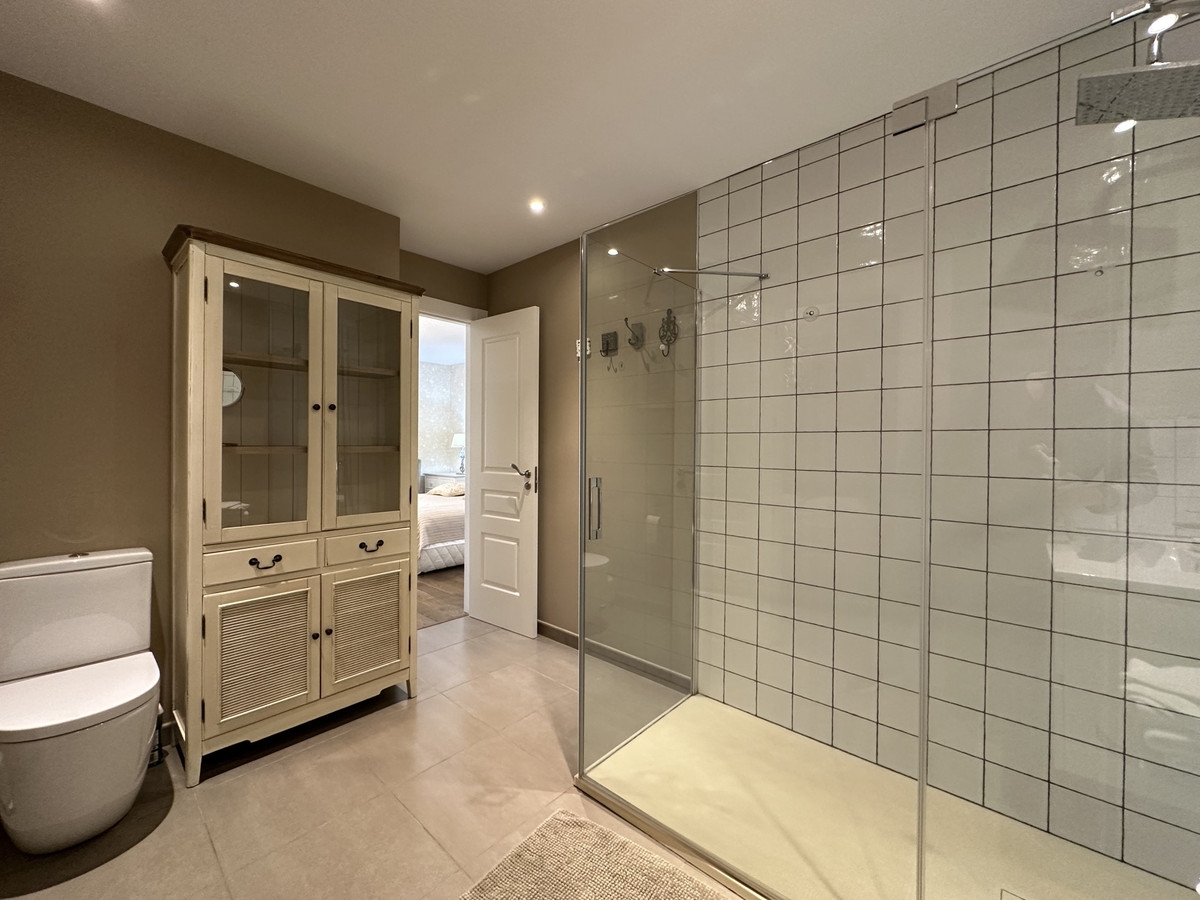 3 Bedroom Apartment for Sale in Puerto Banús — view 19