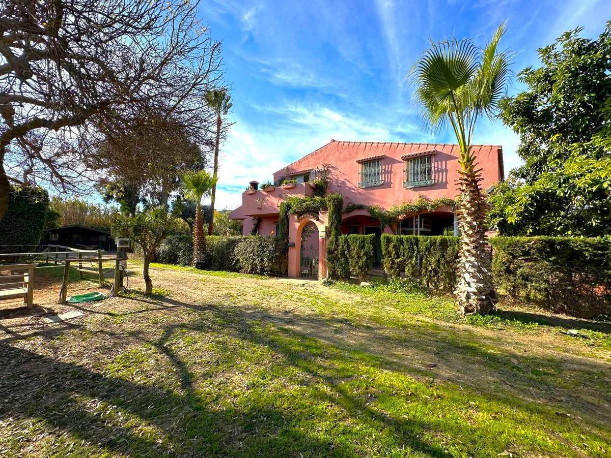 3 Bedroom Villa for Sale in Estepona