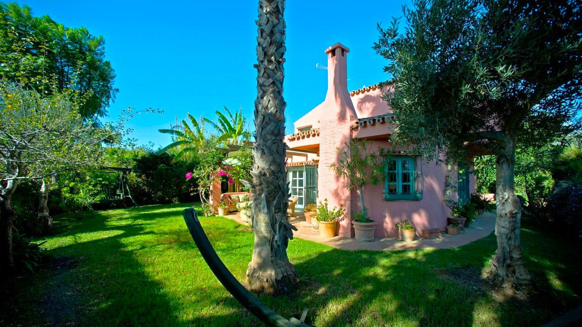 3 Bedroom Villa for Sale in Estepona — 7