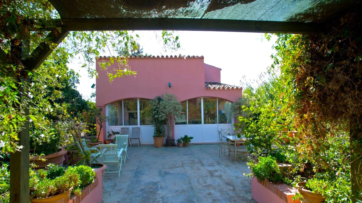 3 Bedroom Villa for Sale in Estepona — 8