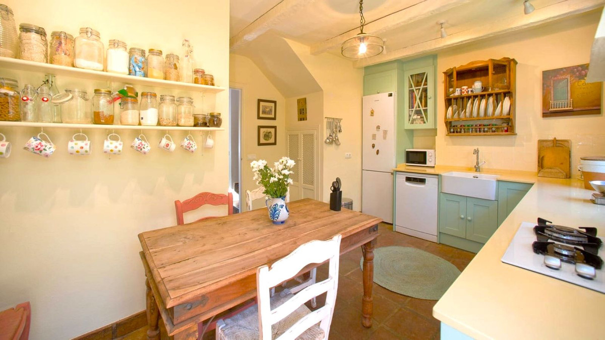 3 Bedroom Villa for Sale in Estepona — view 10
