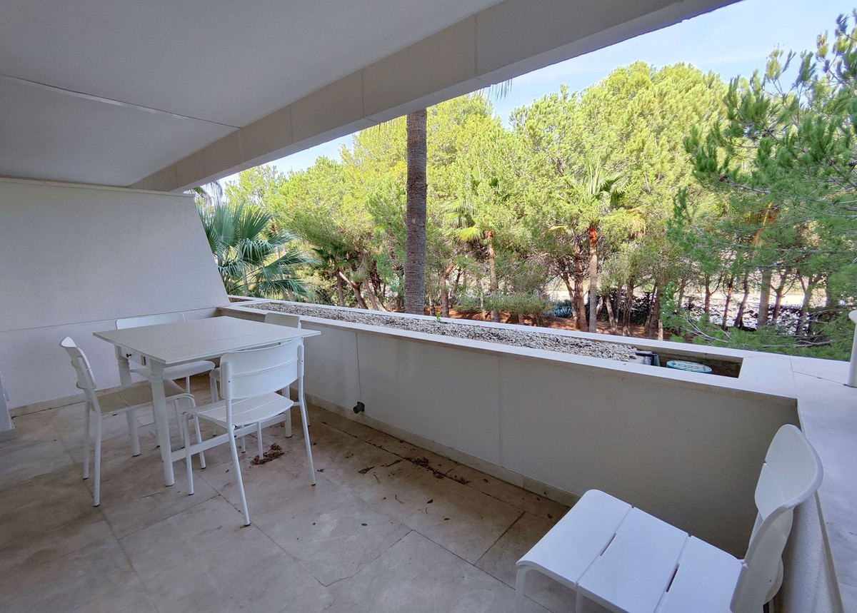 3 Bedroom Apartment for Sale in Estepona — view 12