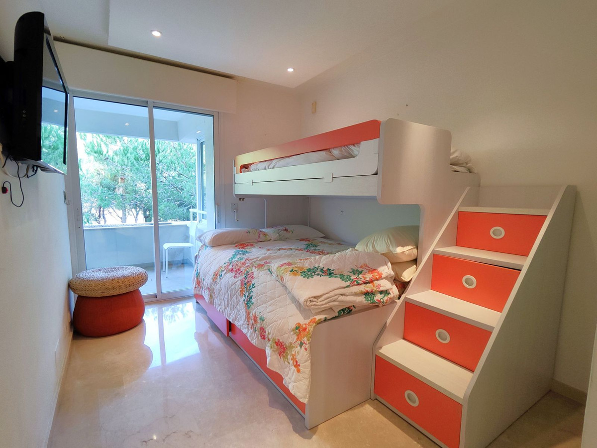 3 Bedroom Apartment for Sale in Estepona — view 13