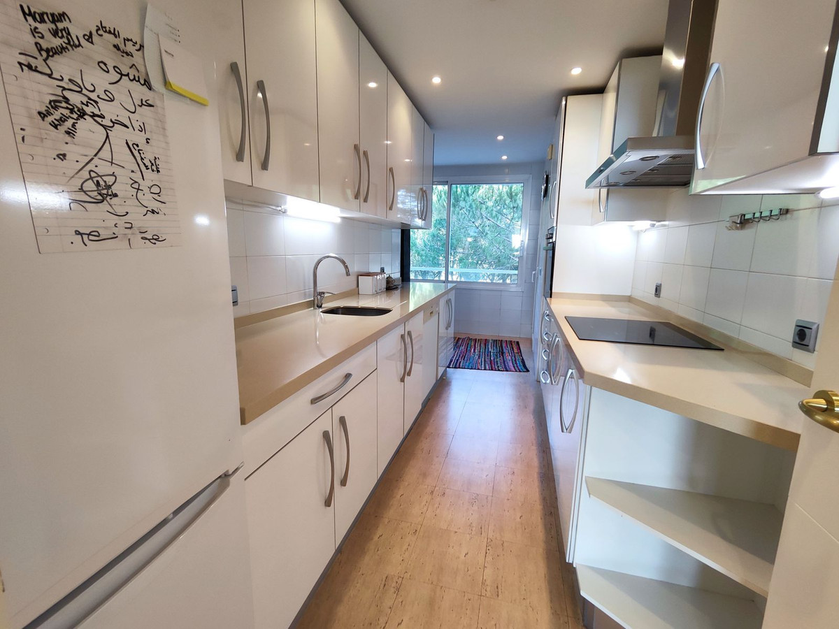 3 Bedroom Apartment for Sale in Estepona — view 15