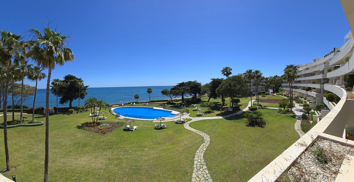 3 Bedroom Apartment for Sale in Estepona — view 18