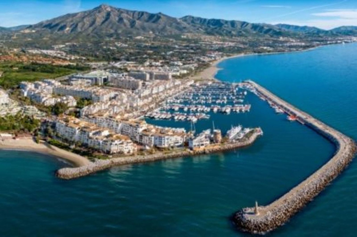2 Bedroom Apartment for Sale in Puerto Banús — 2