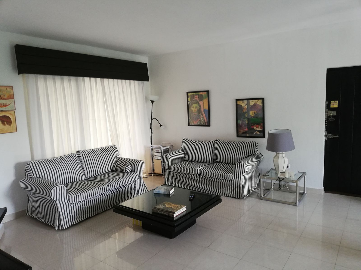2 Bedroom Apartment for Sale in Puerto Banús — 3