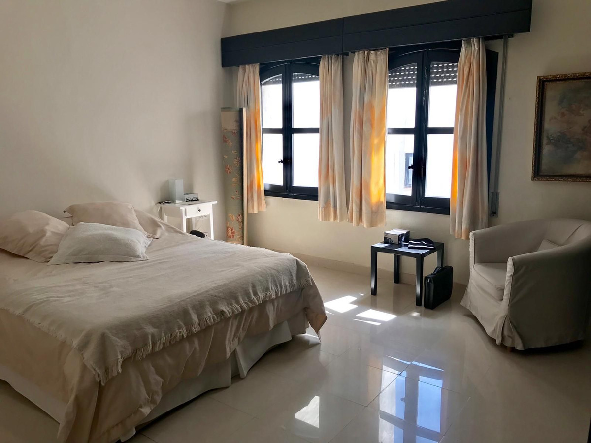 2 Bedroom Apartment for Sale in Puerto Banús — 5
