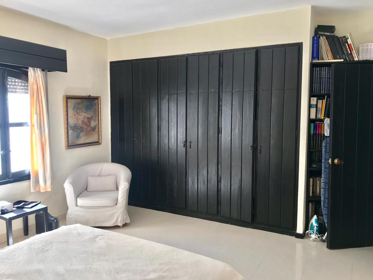 2 Bedroom Apartment for Sale in Puerto Banús — 6