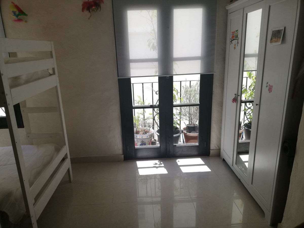 2 Bedroom Apartment for Sale in Puerto Banús — 8