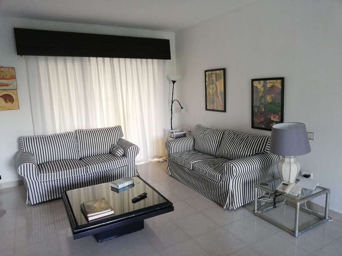 2 Bedroom Apartment for Sale in Puerto Banús — view 10