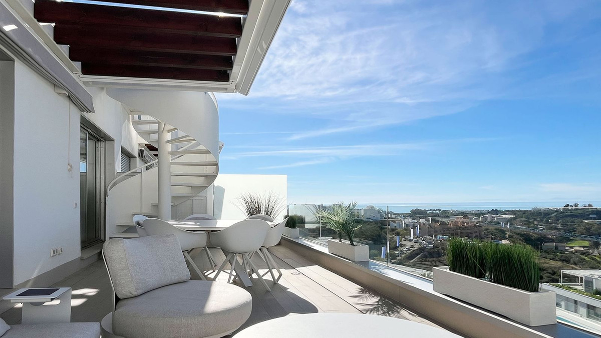 2 Bedroom Apartment for Sale in New Golden Mile