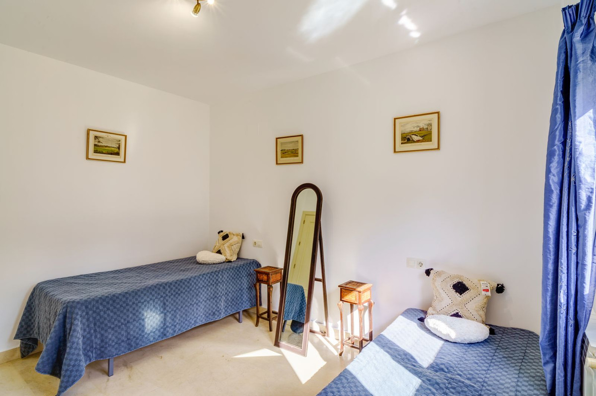 3 Bedroom Apartment for Sale in Marbella — view 10
