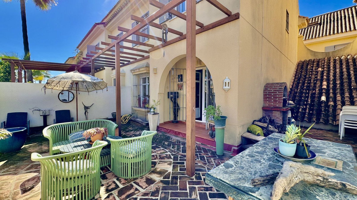 4 Bedroom Villa for Sale in Puerto Banús