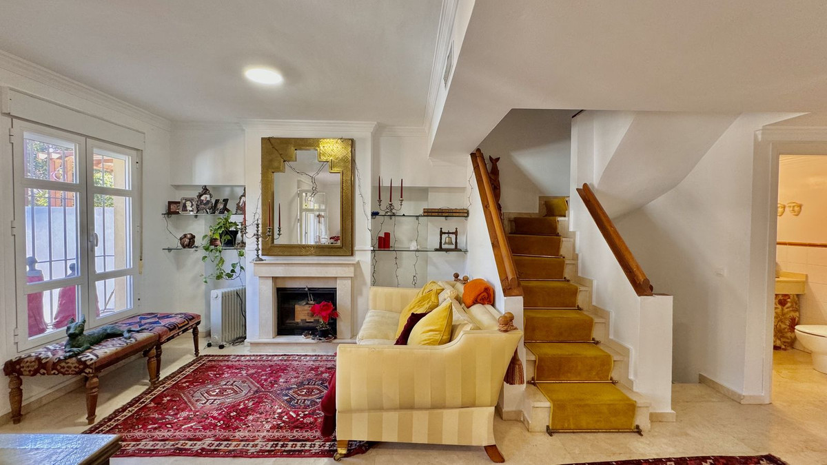 4 Bedroom Villa for Sale in Puerto Banús — 2