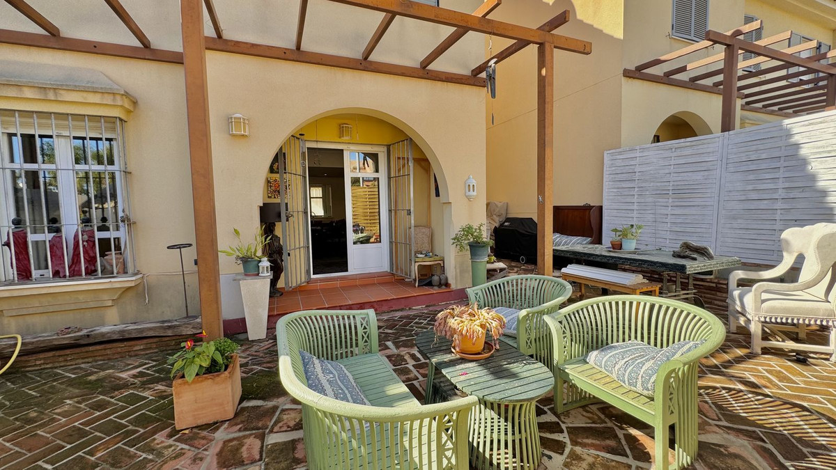 4 Bedroom Villa for Sale in Puerto Banús — view 11