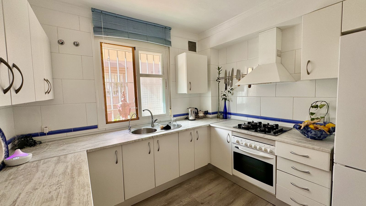 4 Bedroom Villa for Sale in Puerto Banús — view 13