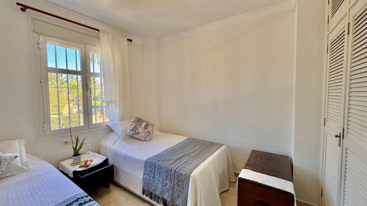 4 Bedroom Villa for Sale in Puerto Banús — view 16