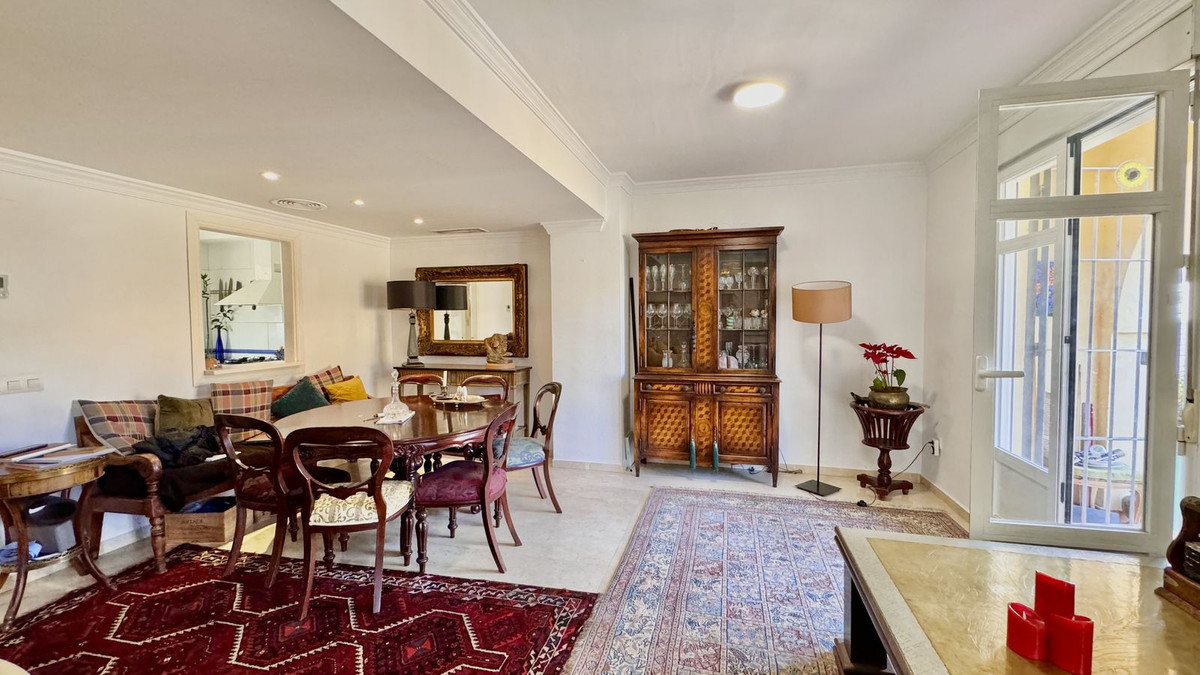4 Bedroom Villa for Sale in Puerto Banús — 7