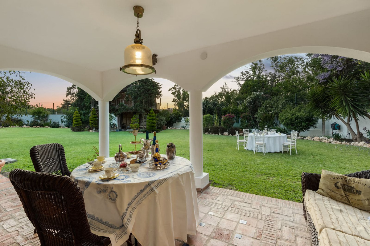 4 Bedroom Villa for Sale in Guadalmina Baja — 7