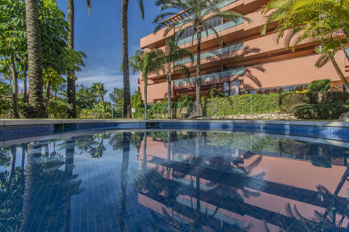 3 Bedroom Apartment for Sale in New Golden Mile