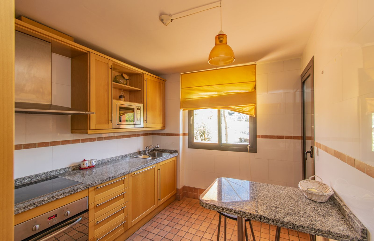 3 Bedroom Apartment for Sale in New Golden Mile — view 11