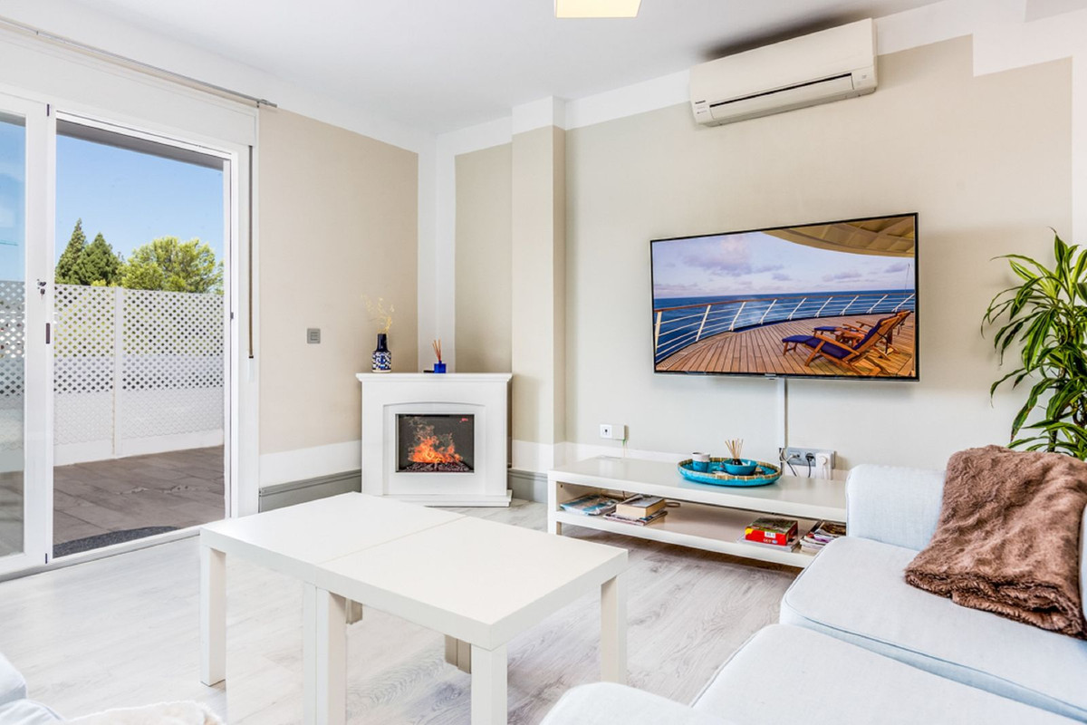 2 Bedroom Apartment for Sale in Nueva Andalucía — view 2