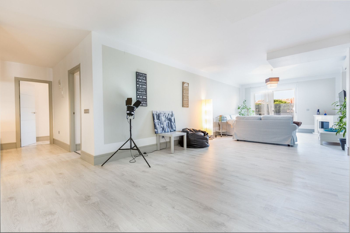 2 Bedroom Apartment for Sale in Nueva Andalucía — view 3