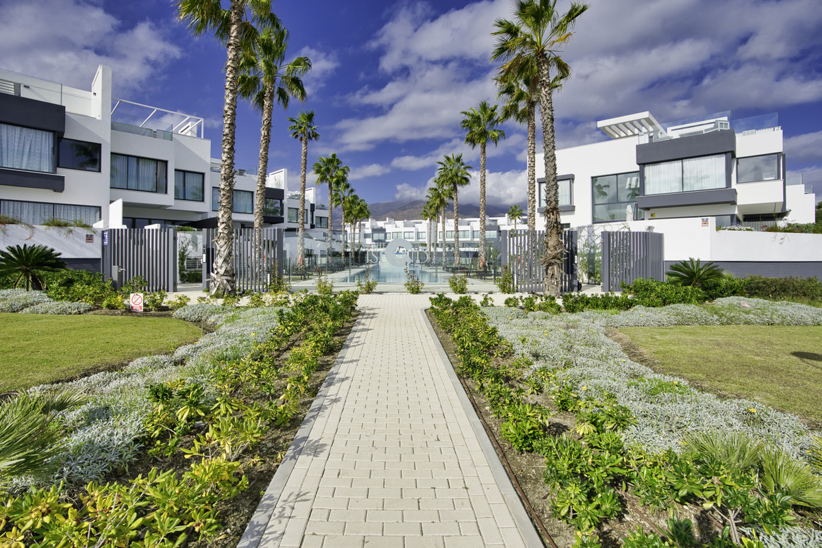 4 Bedroom Villa for Sale in Estepona — 2