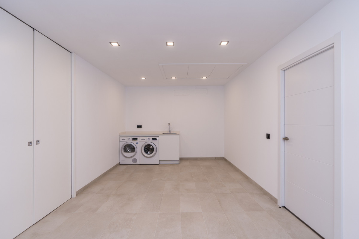 4 Bedroom Villa for Sale in Estepona — view 20
