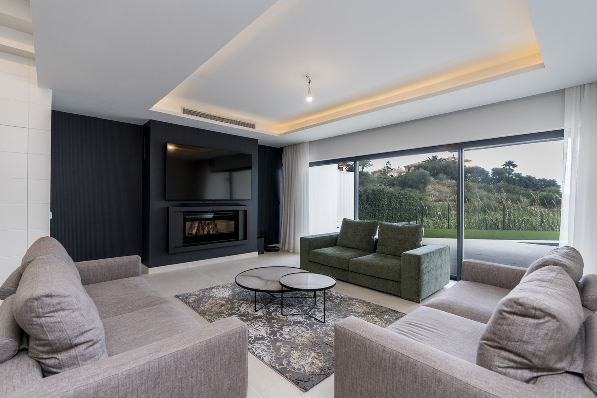 4 Bedroom Villa for Sale in Estepona — 3