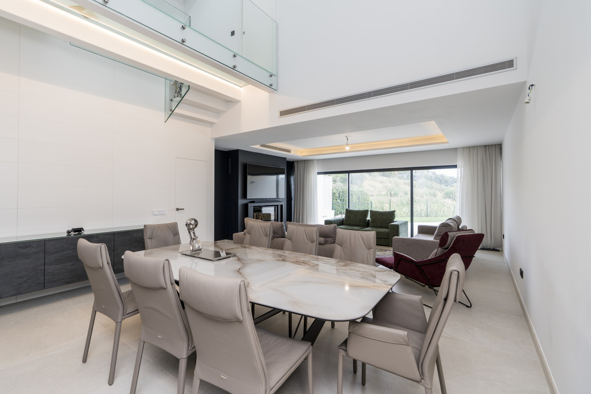 4 Bedroom Villa for Sale in Estepona — 6