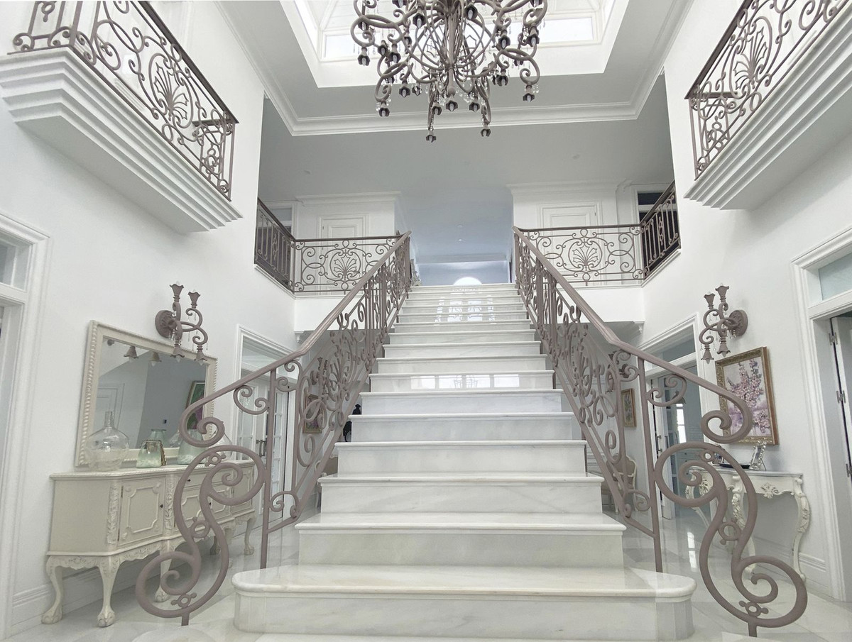 13 Bedroom Villa for Sale in Marbella — 2