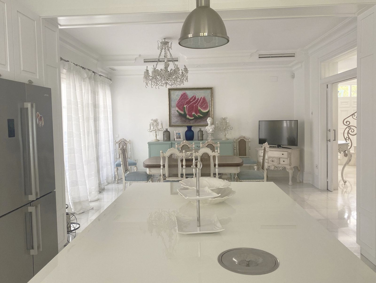 13 Bedroom Villa for Sale in Marbella — 8