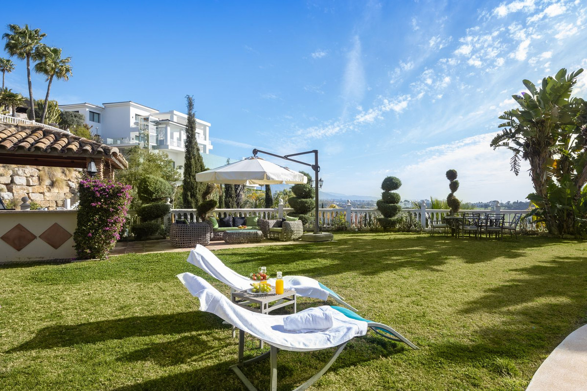 6 Bedroom Villa for Sale in El Paraiso — 2