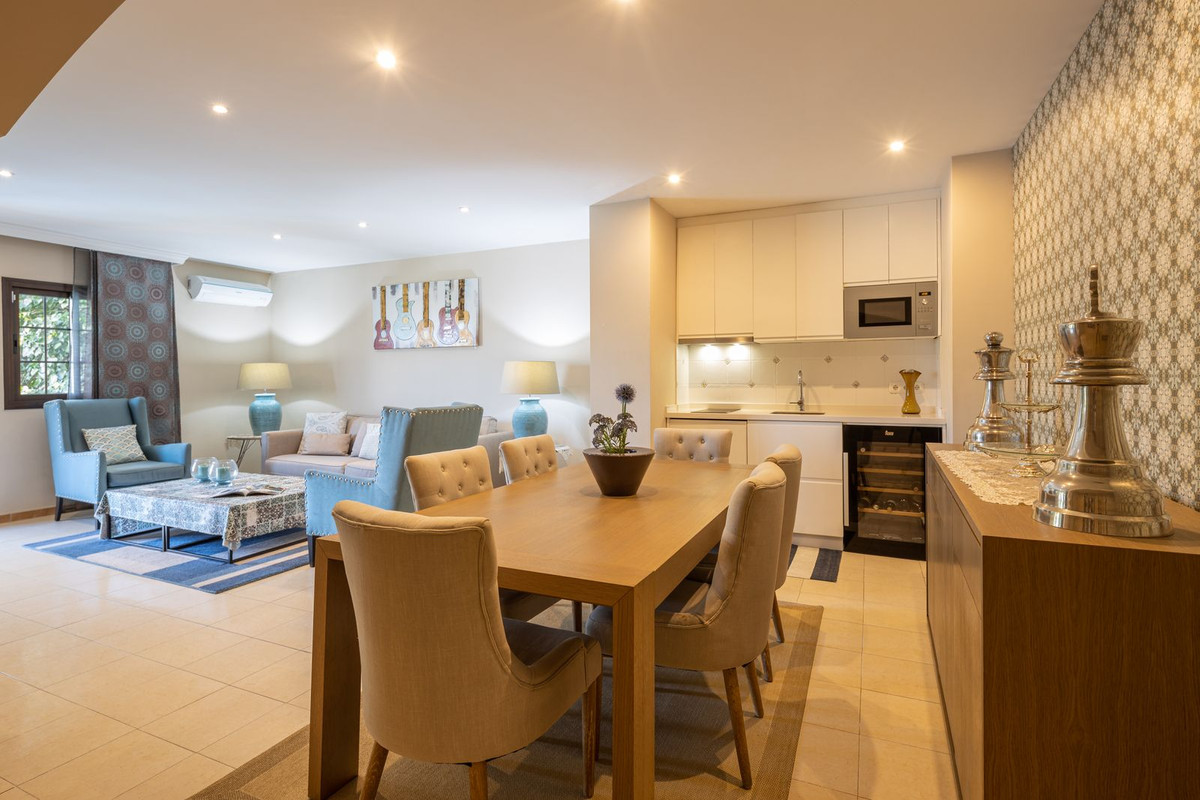 6 Bedroom Villa for Sale in El Paraiso — view 12