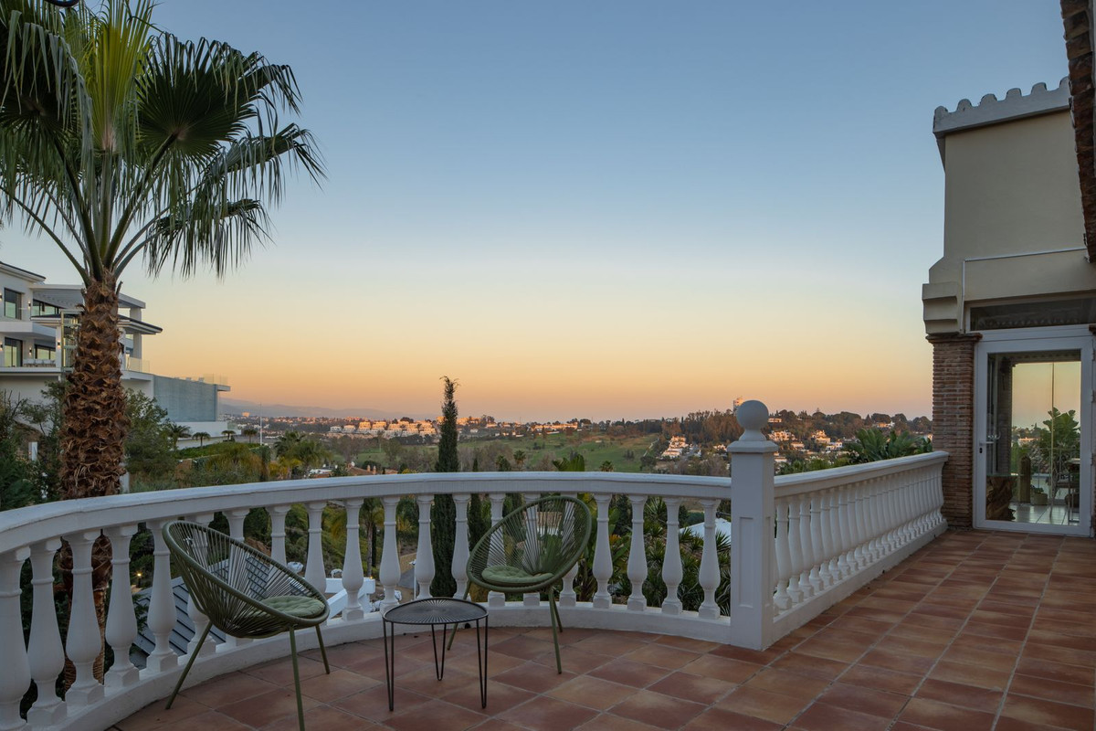6 Bedroom Villa for Sale in El Paraiso — view 16
