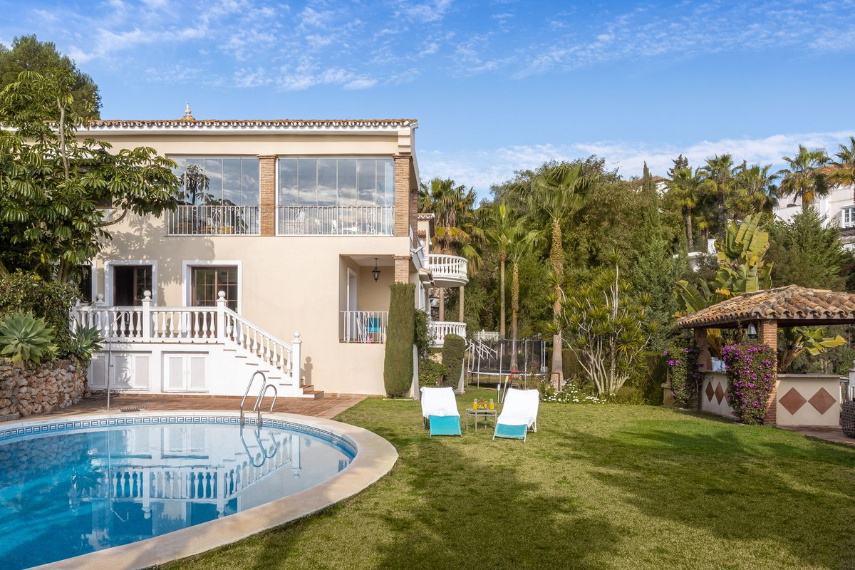 6 Bedroom Villa for Sale in El Paraiso — view 18