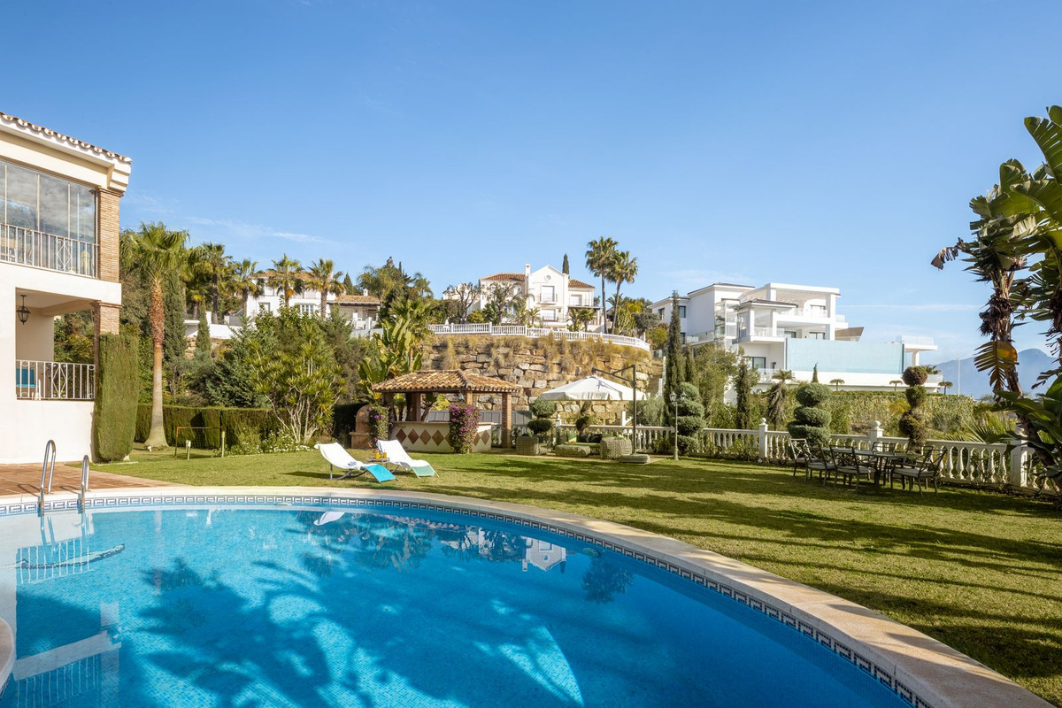 6 Bedroom Villa for Sale in El Paraiso — view 19