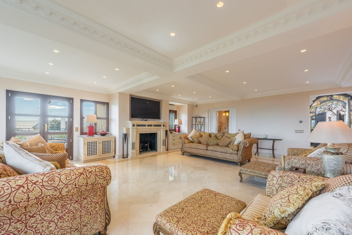 6 Bedroom Villa for Sale in Estepona — view 11