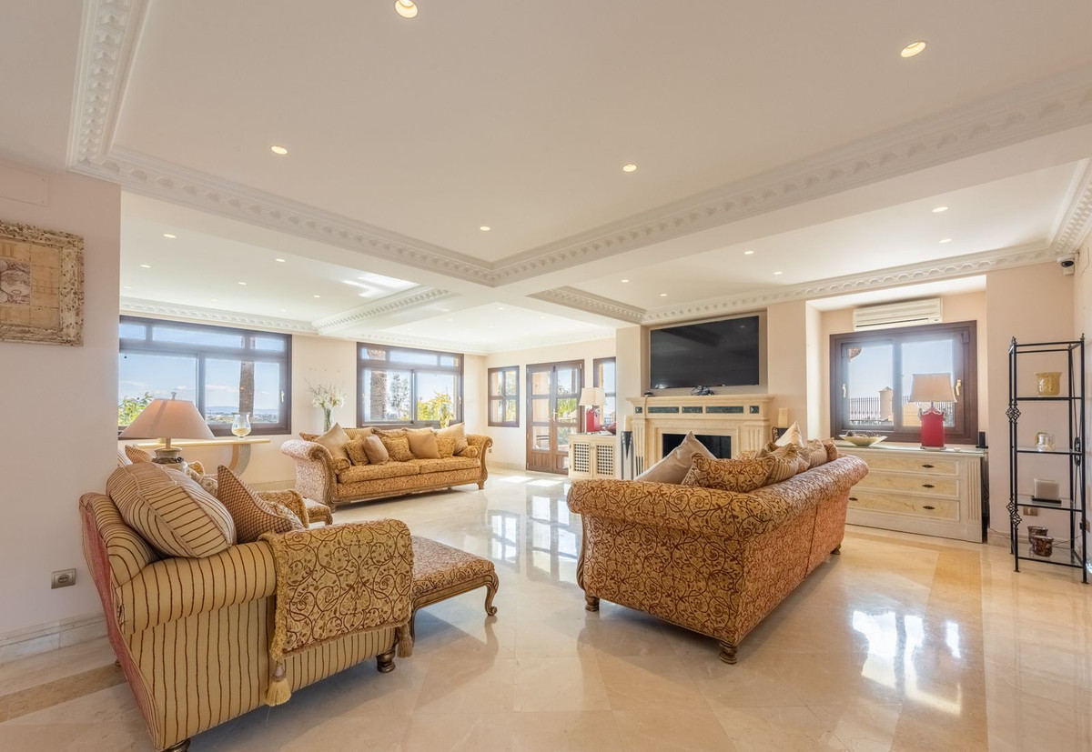 6 Bedroom Villa for Sale in Estepona — view 13