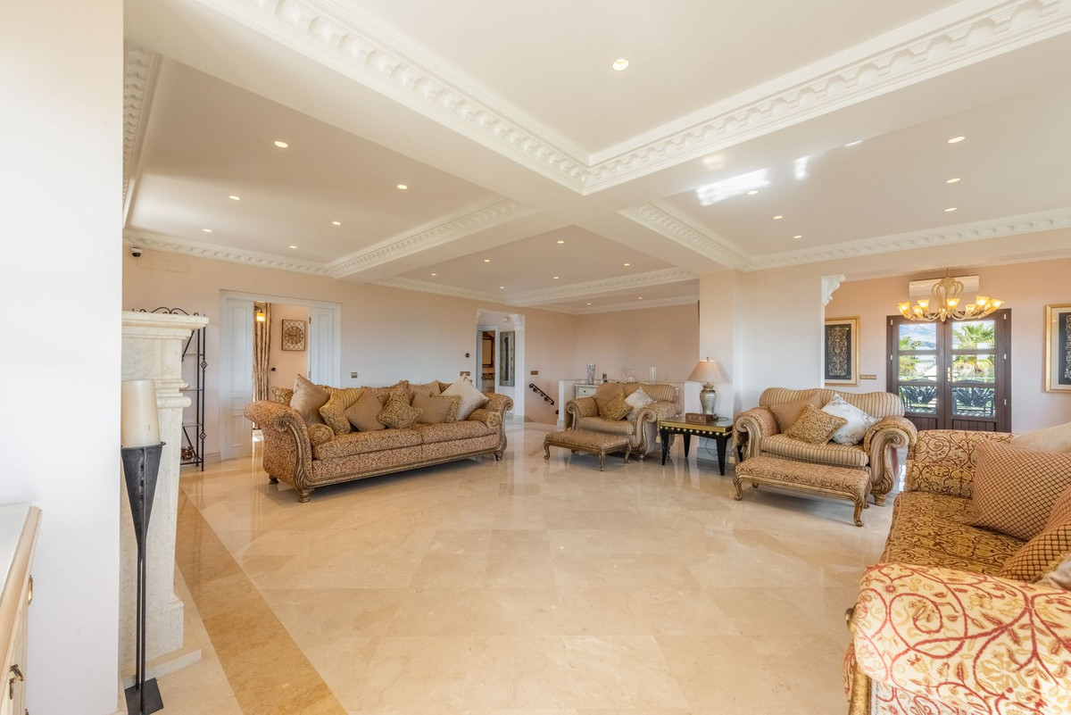 6 Bedroom Villa for Sale in Estepona — view 14