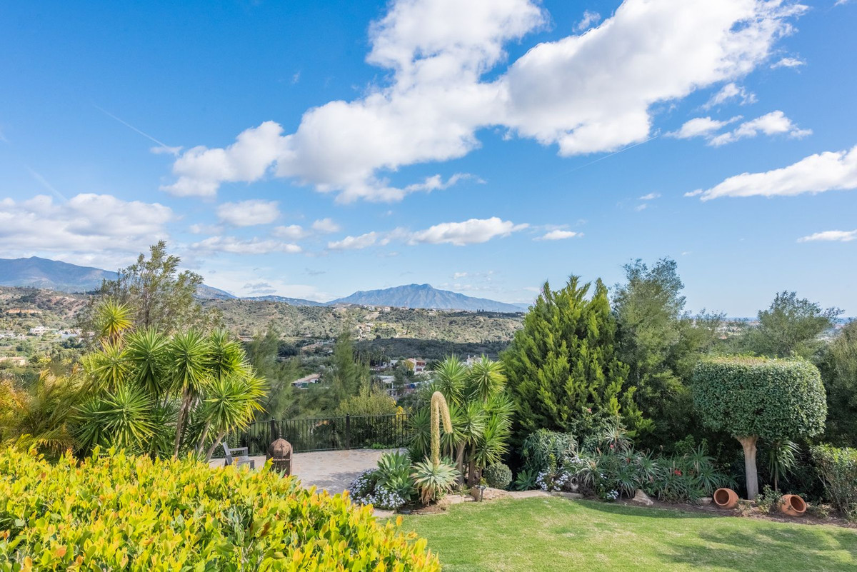 6 Bedroom Villa for Sale in Estepona — view 20