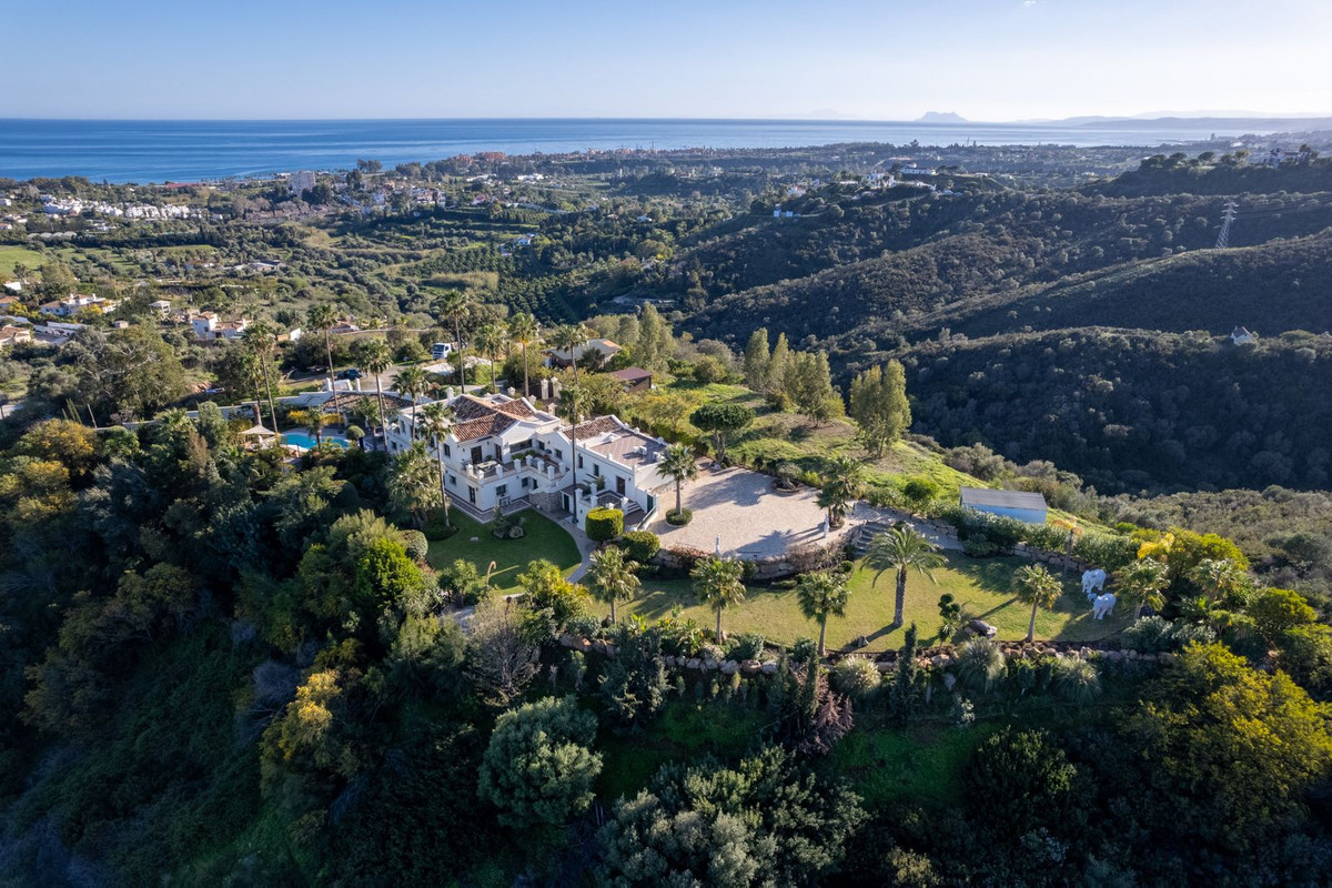 6 Bedroom Villa for Sale in Estepona — 3