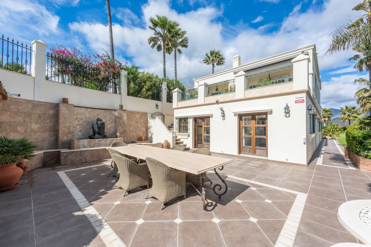 6 Bedroom Villa for Sale in Estepona — 7