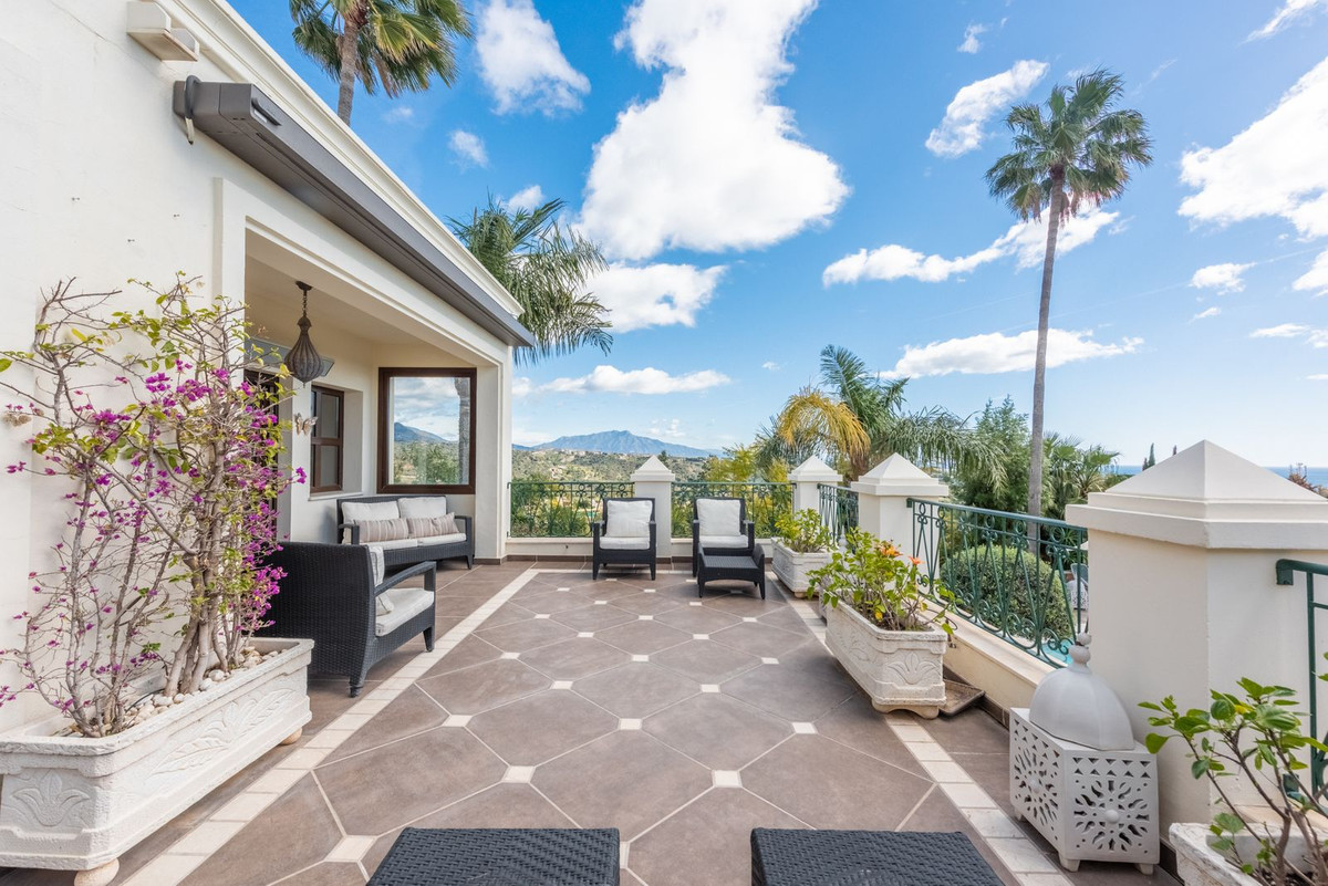 6 Bedroom Villa for Sale in Estepona — view 10